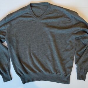 Men’s Merino Wool V-Neck Sweater Medium Gray Woolmark 100% Wool Lightweight